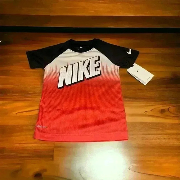 Nike dri-fit tshirt boys - YXS 4 - Picture 1 of 4